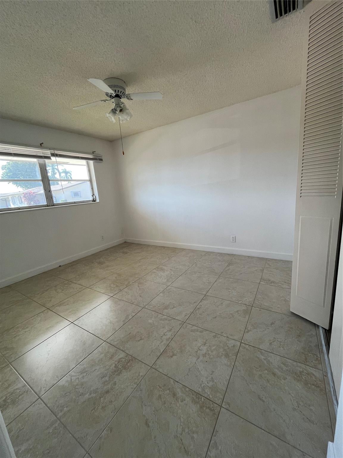 Cresthaven Villas Condo - Residential