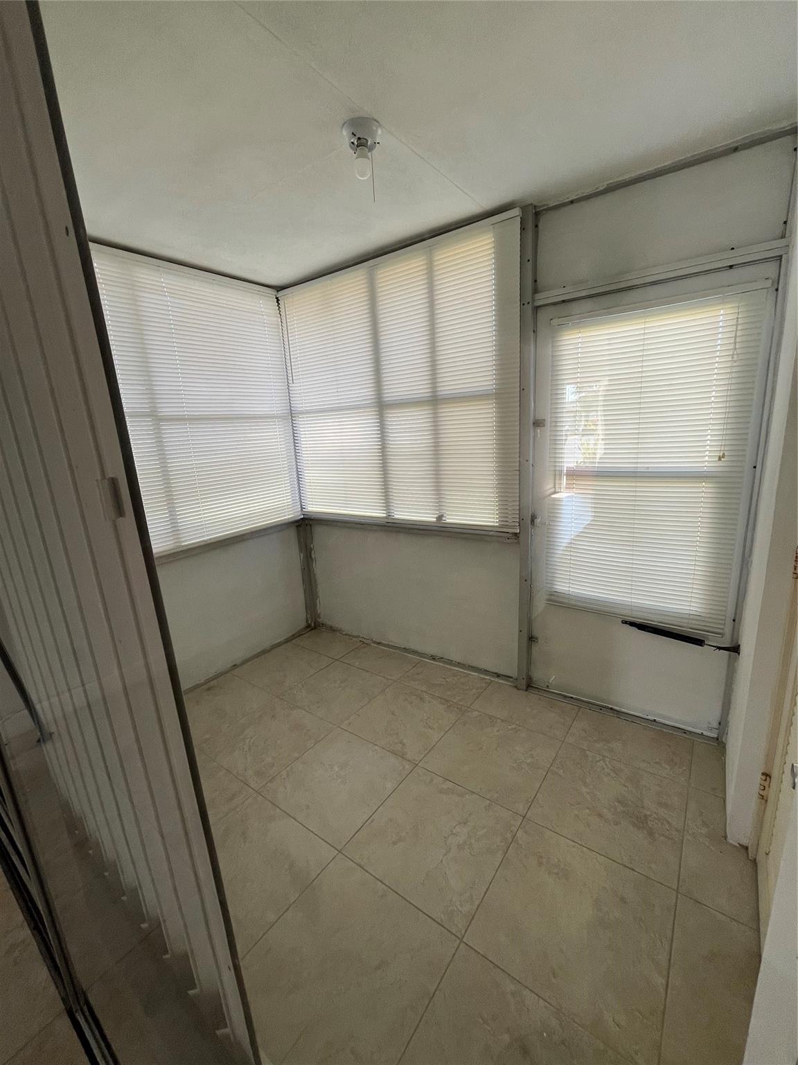 Cresthaven Villas Condo - Residential