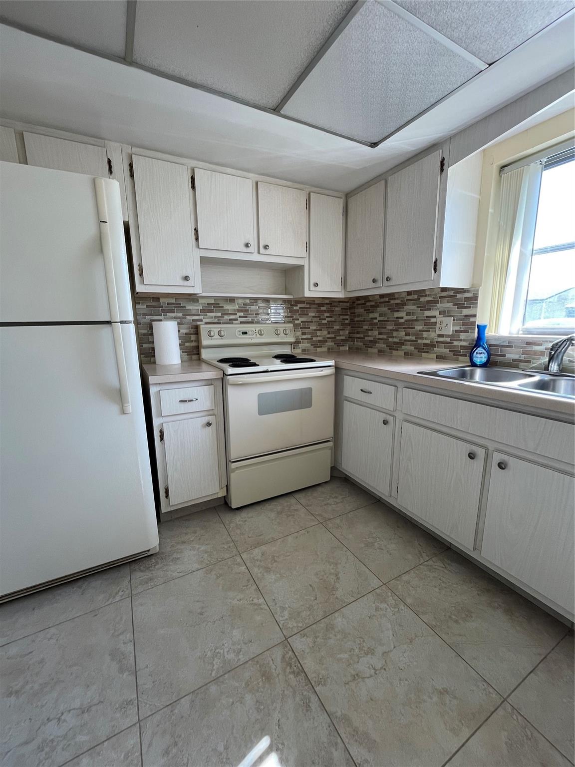 Cresthaven Villas Condo - Residential