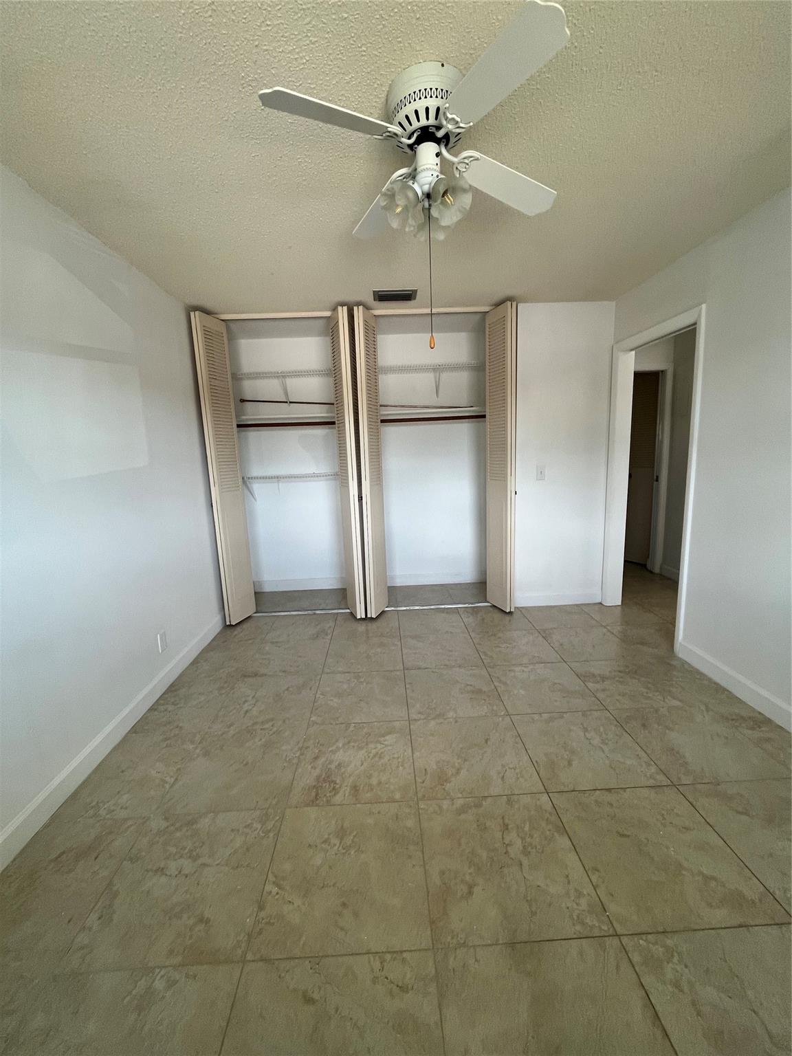 Cresthaven Villas Condo - Residential