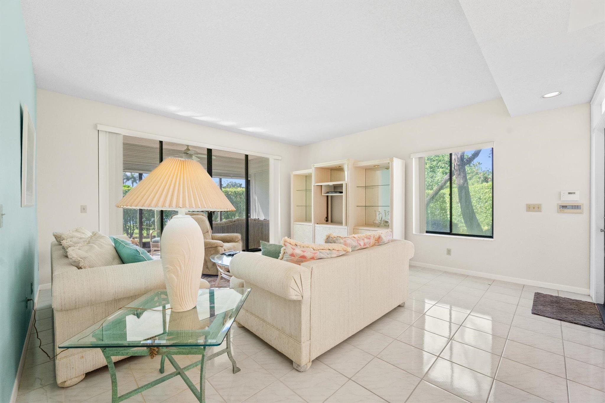 LEXINGTON CLUB VILLAS CON - Residential