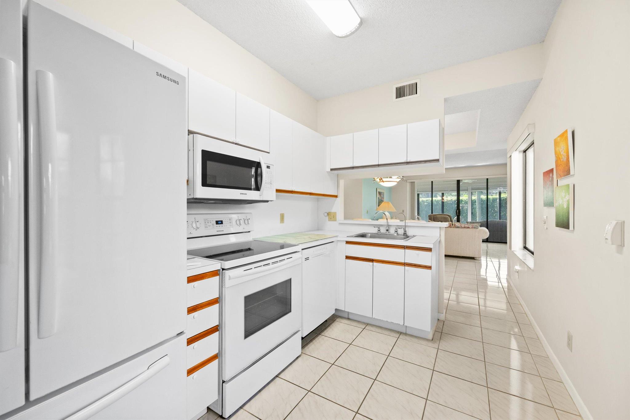 LEXINGTON CLUB VILLAS CON - Residential