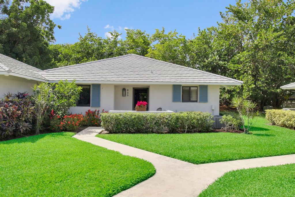 Photo of 825 Club Drive, Palm Beach Gardens, FL 33418 (MLS # R11166852)