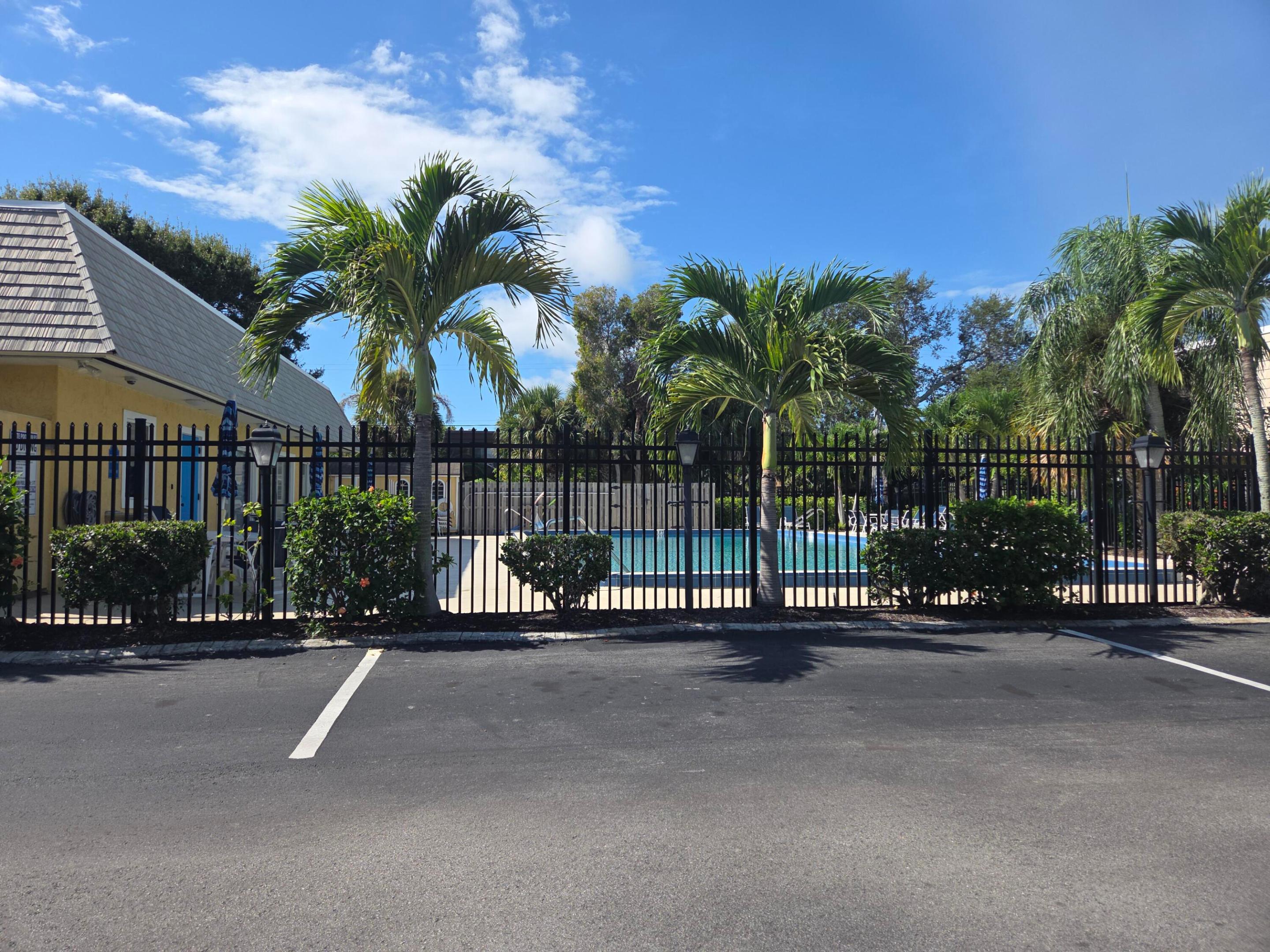 TROPIC VILLAS - Residential