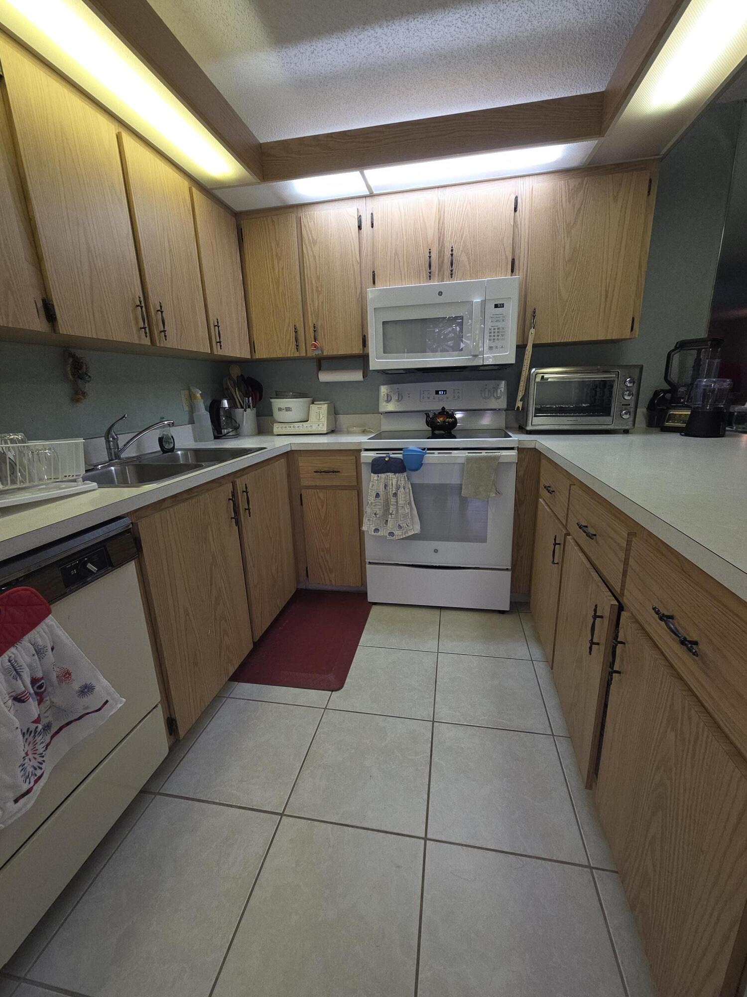 TROPIC VILLAS - Residential