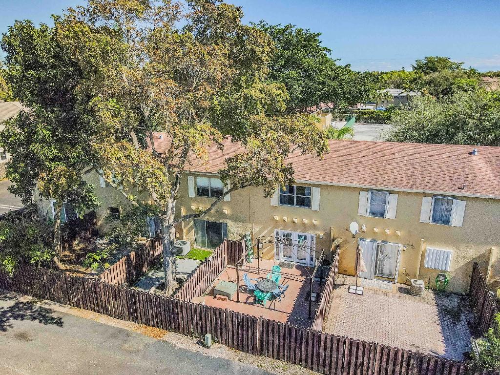 LA PLACIDA SECTION 1 COND - Residential