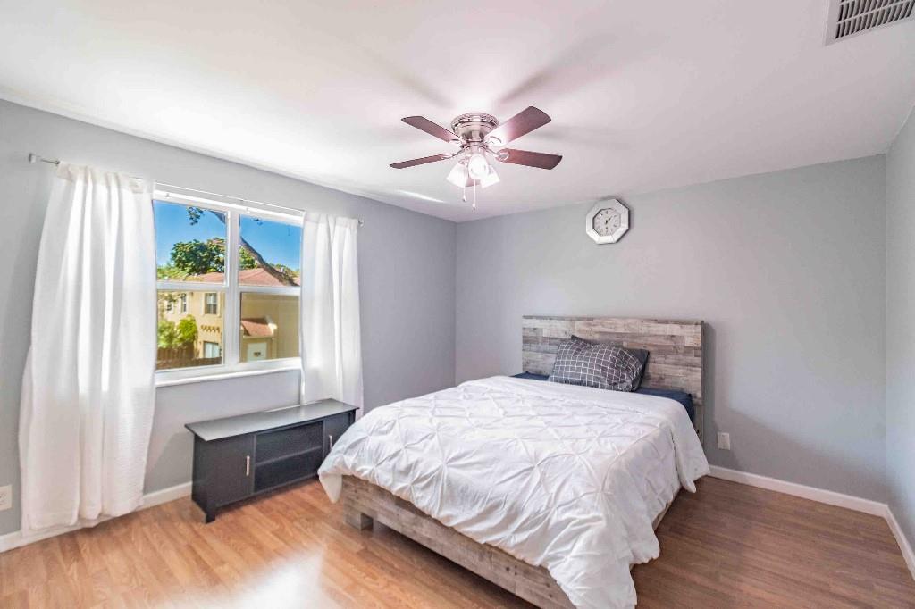 LA PLACIDA SECTION 1 COND - Residential