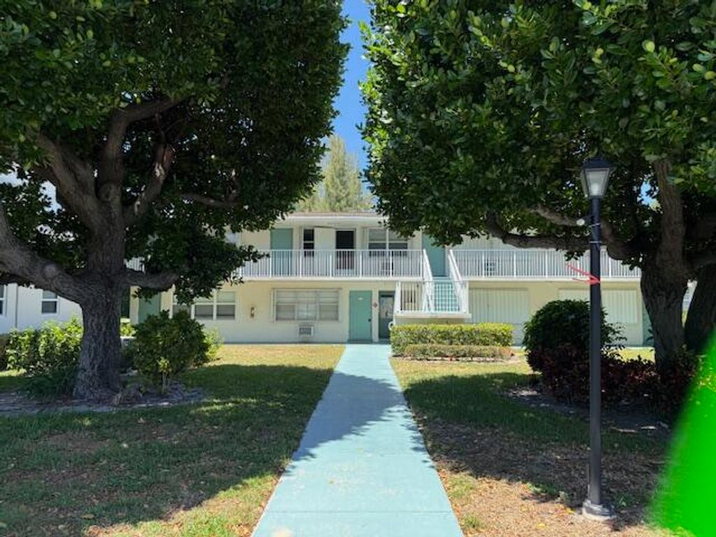 Photo of 340 W Horizons #205, Boynton Beach, FL 33435 (MLS # B26020770)
