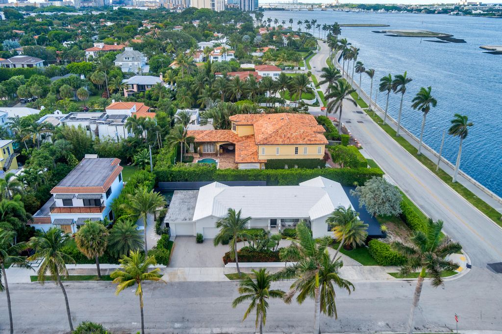 Photo of 185 Almeria Road, West Palm Beach, FL 33405 (MLS # B26016956)