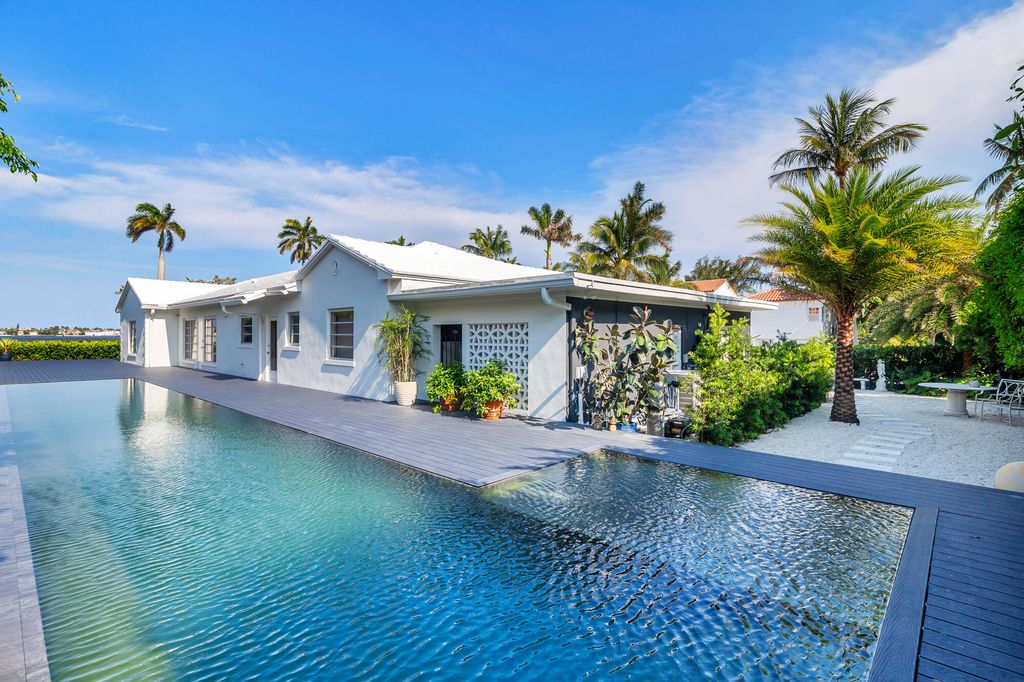 Photo of 185 Almeria Road, West Palm Beach, FL 33405 (MLS # B26016956)