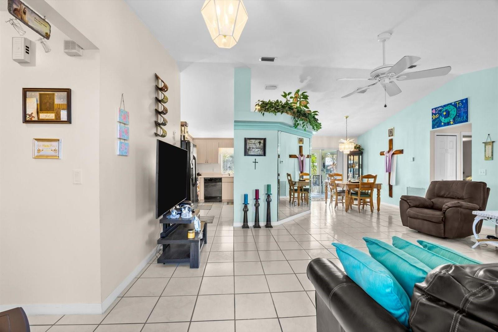 590 SW Lacroix Avenue