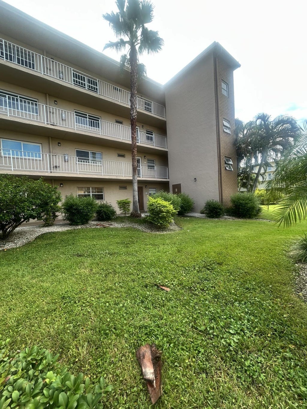 Photo of 300 NE 26th Avenue #113, Boynton Beach, FL 33435 (MLS # B26050920)