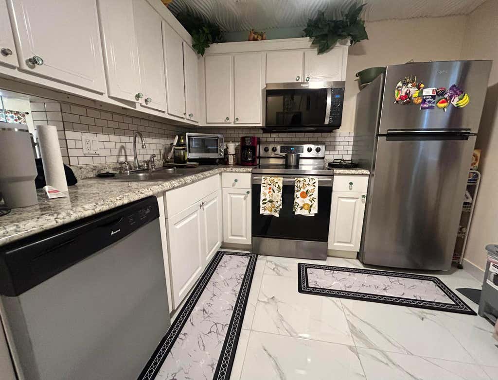Photo of 300 NE 26th Avenue #113, Boynton Beach, FL 33435 (MLS # B26050920)