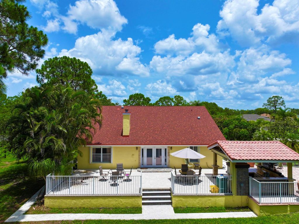 Photo of 17976 88th Road N, Loxahatchee, FL 33470 (MLS # R11041355)