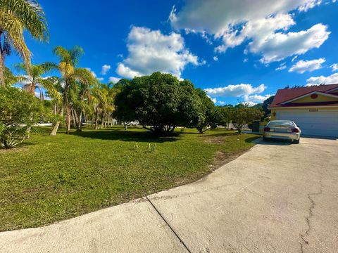 A home in Loxahatchee