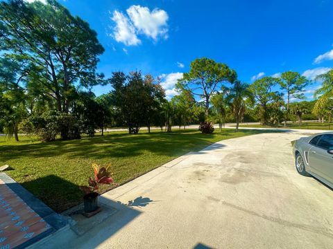 A home in Loxahatchee