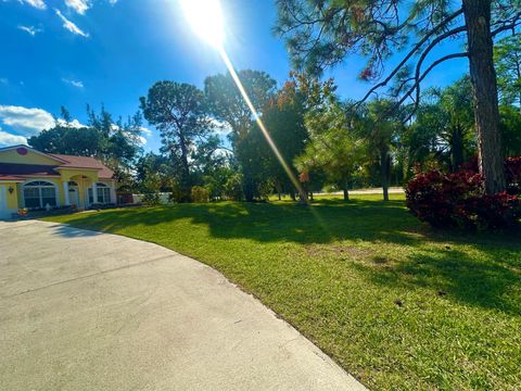 A home in Loxahatchee