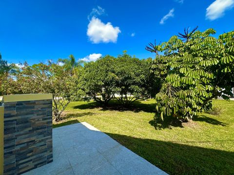 A home in Loxahatchee