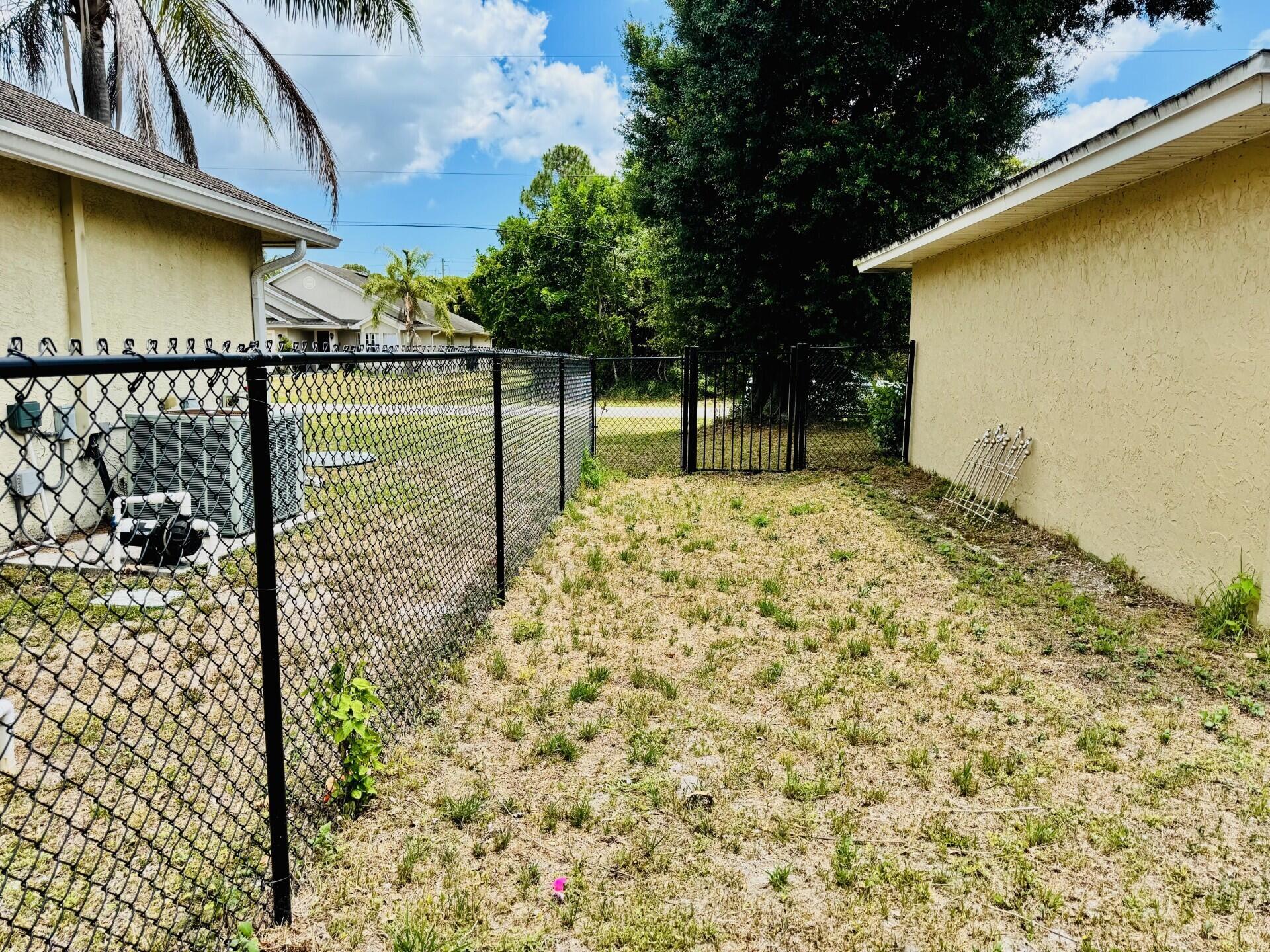 PORT ST LUCIE SECTION 25 - Residential Lease