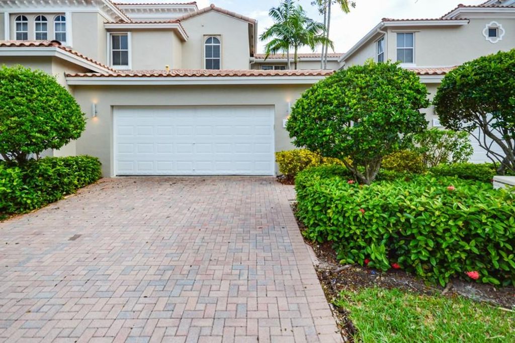 Photo of 864 Spinnaker Dr #864, Hollywood, FL 33019 (MLS # F10258280)