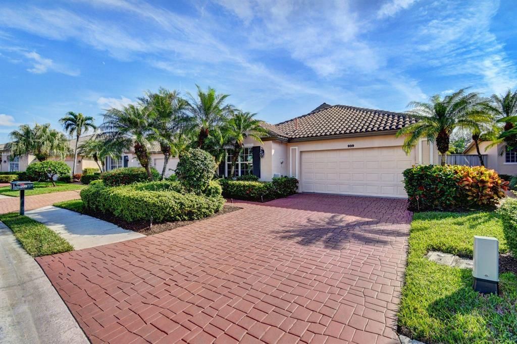 Photo of 939 Augusta Pointe Drive, Palm Beach Gardens, FL 33418 (MLS # R10703695)