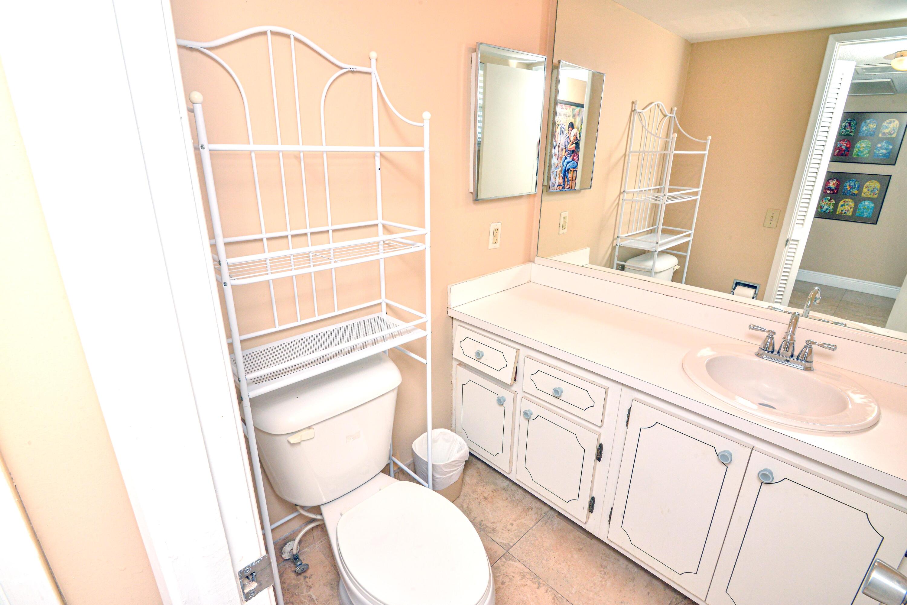 NO 21 PALM-AIRE COUNTRY CLUB - Residential