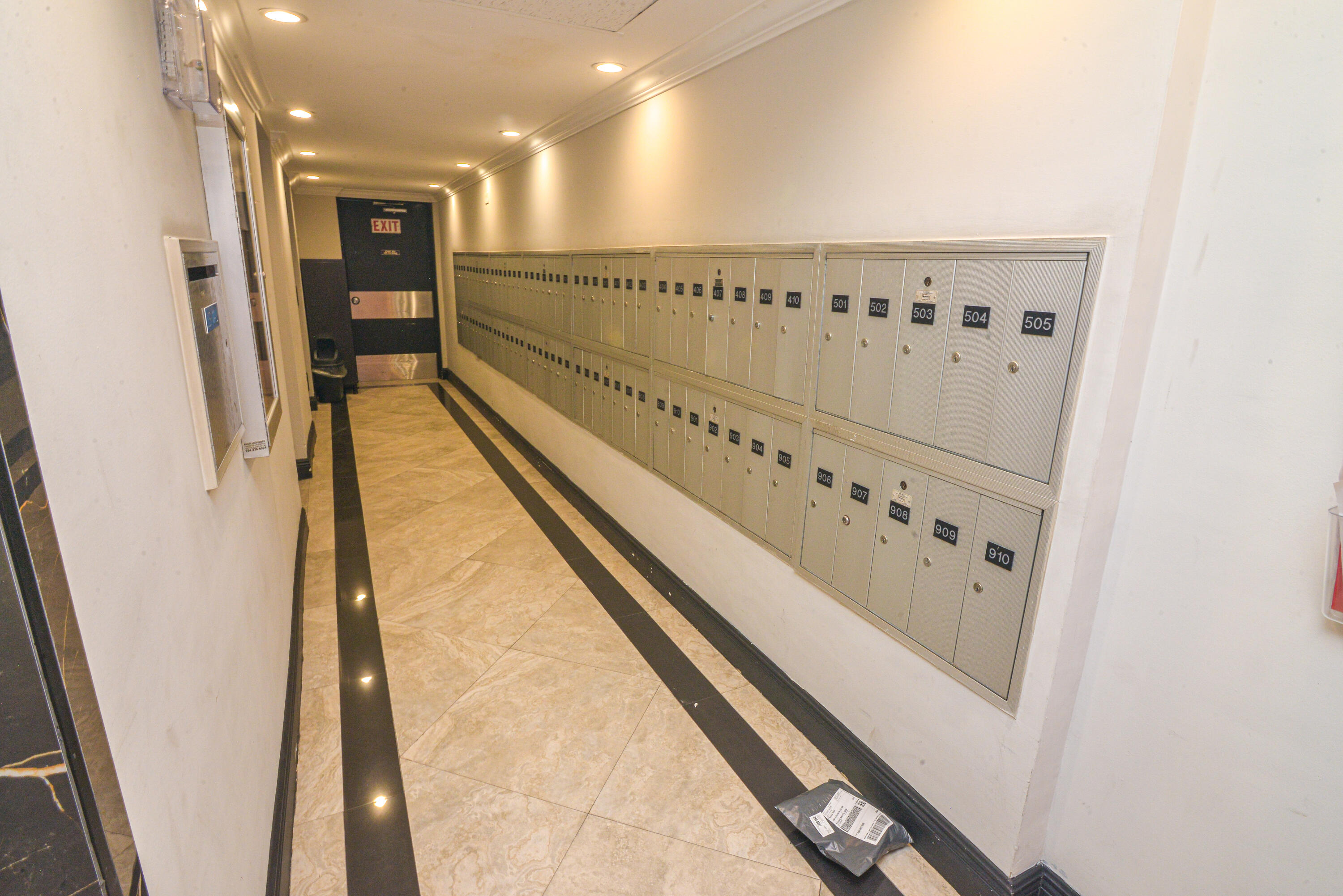 NO 21 PALM-AIRE COUNTRY CLUB - Residential