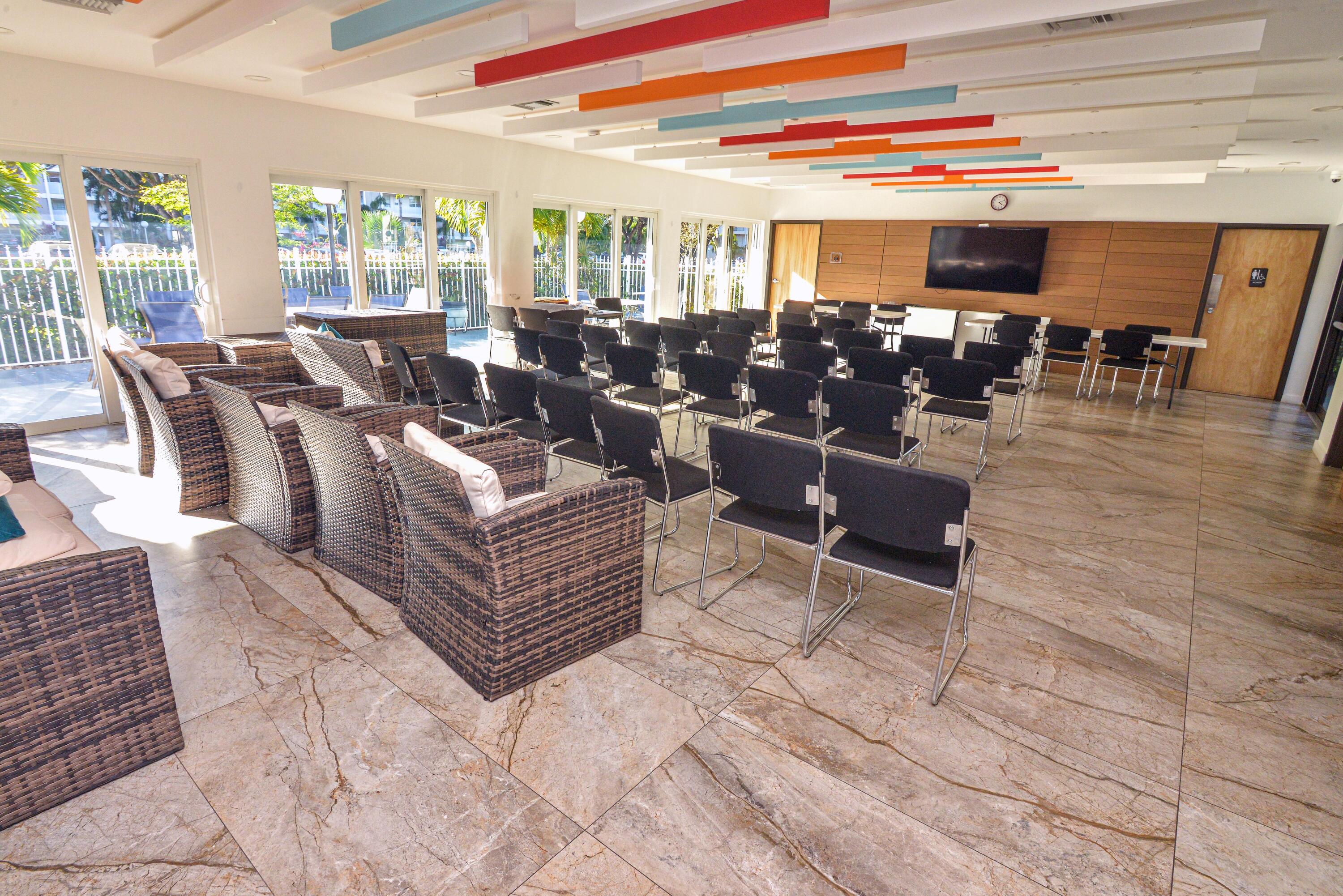 NO 21 PALM-AIRE COUNTRY CLUB - Residential