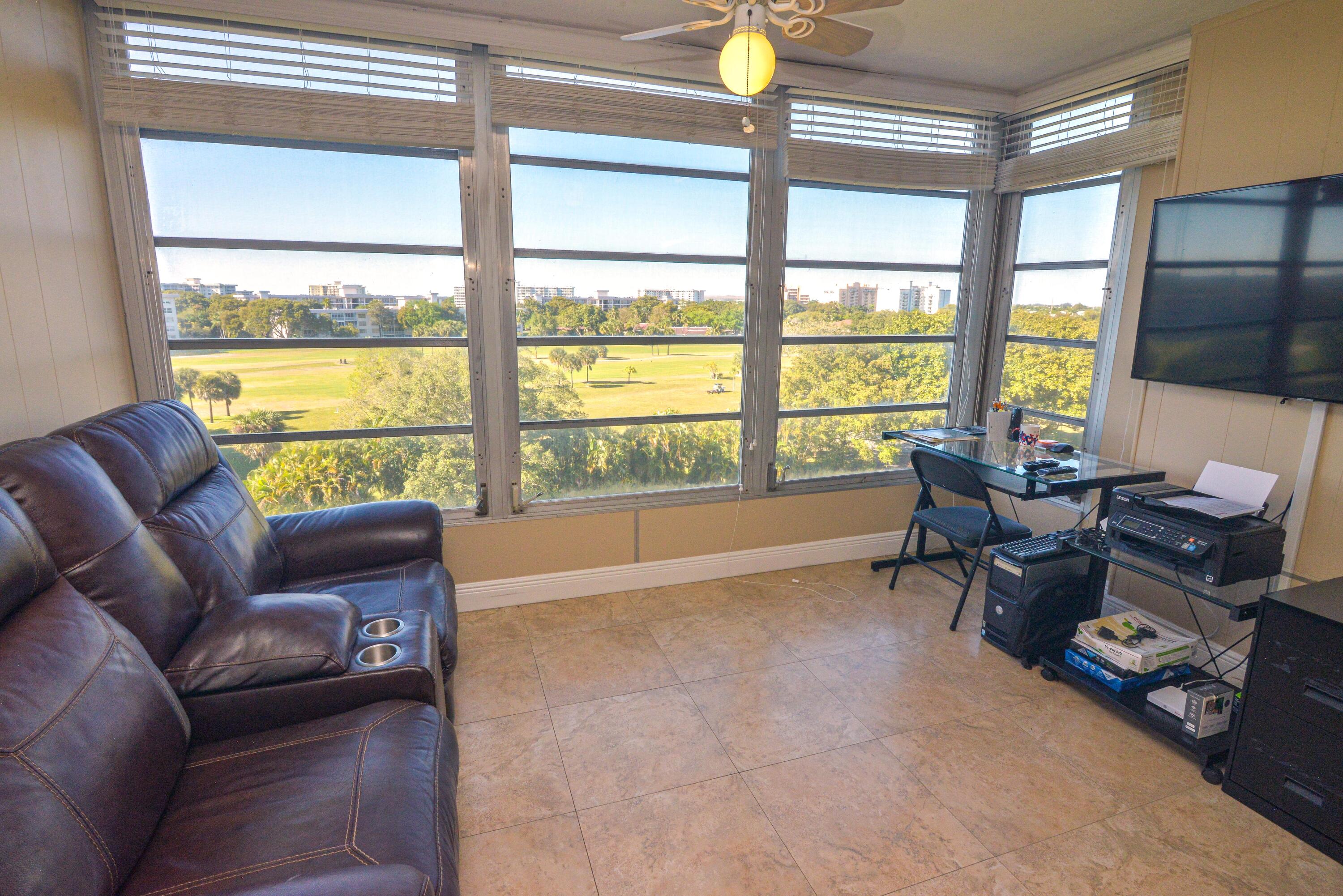 NO 21 PALM-AIRE COUNTRY CLUB - Residential