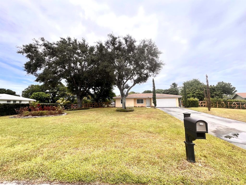 Photo of 9400 Listow Terrace, Boynton Beach, FL 33472 (MLS # R11115426)