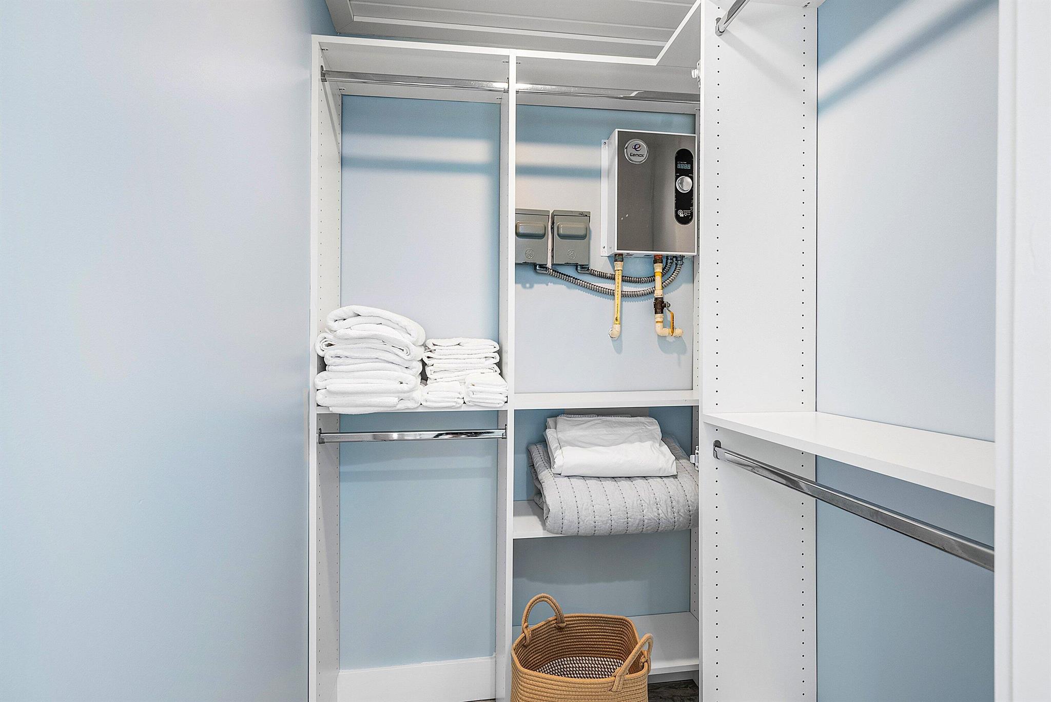 DEL IDA PARK - Residential Lease