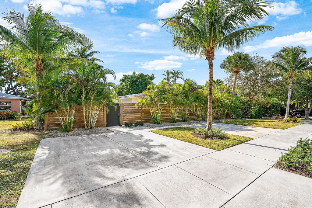 Photo of 226 NE 5th Terrace #2, Delray Beach, FL 33483 (MLS # R11144143)