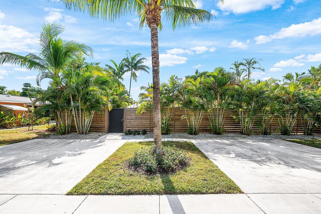 Photo of 226 NE 5th Terrace #2, Delray Beach, FL 33483 (MLS # R11144143)