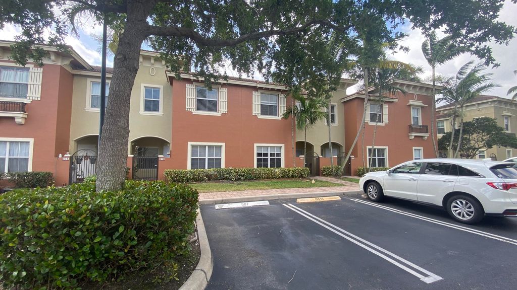 Photo of 278 Lake Monterey Circle, Boynton Beach, FL 33426 (MLS # B26019323)