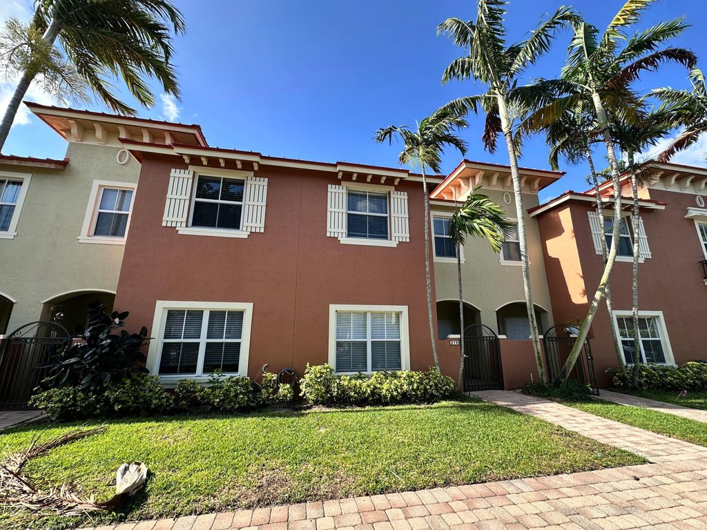 Photo of 278 Lake Monterey Circle, Boynton Beach, FL 33426 (MLS # B26019323)