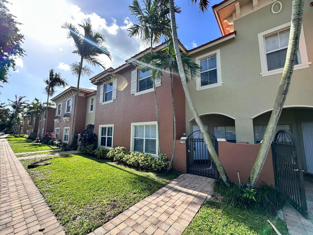 Photo of 278 Lake Monterey Circle, Boynton Beach, FL 33426 (MLS # B26019323)