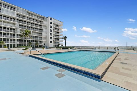 A home in South Palm Beach