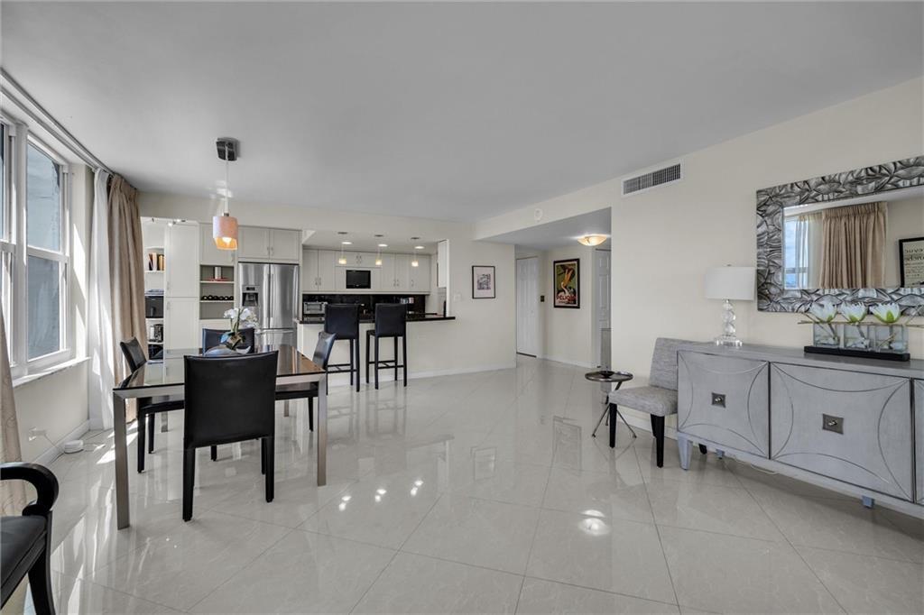 WINSTON TOWERS 300 - Residential