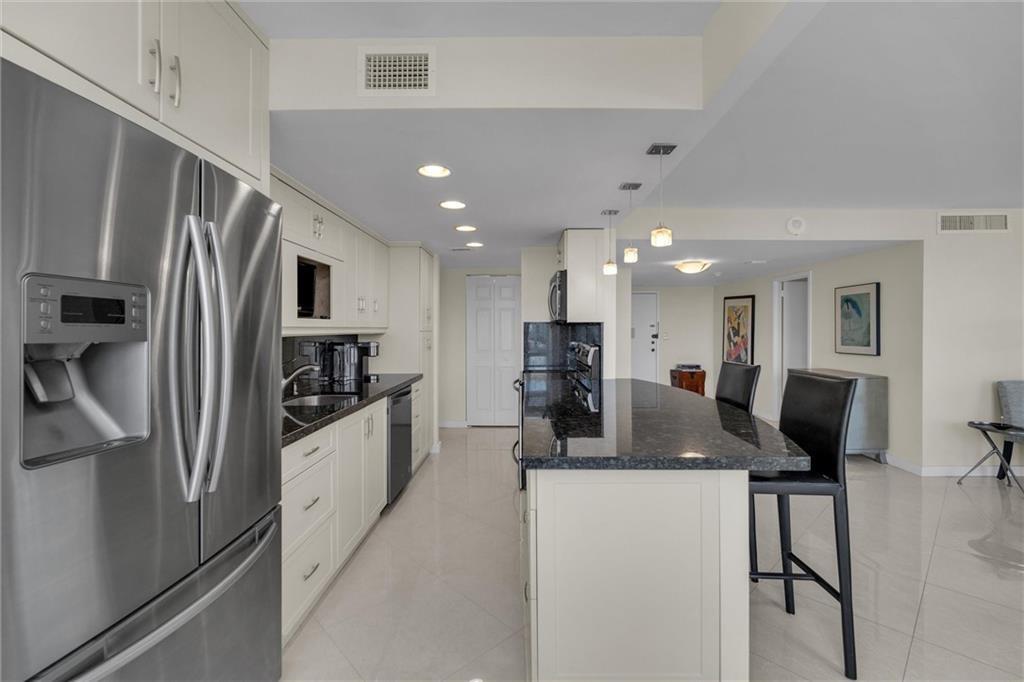 WINSTON TOWERS 300 - Residential