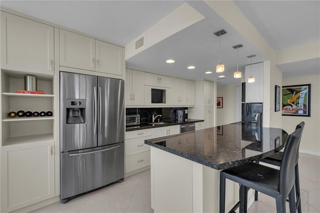 WINSTON TOWERS 300 - Residential