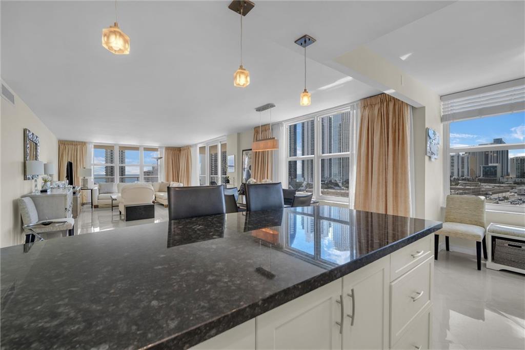 WINSTON TOWERS 300 - Residential