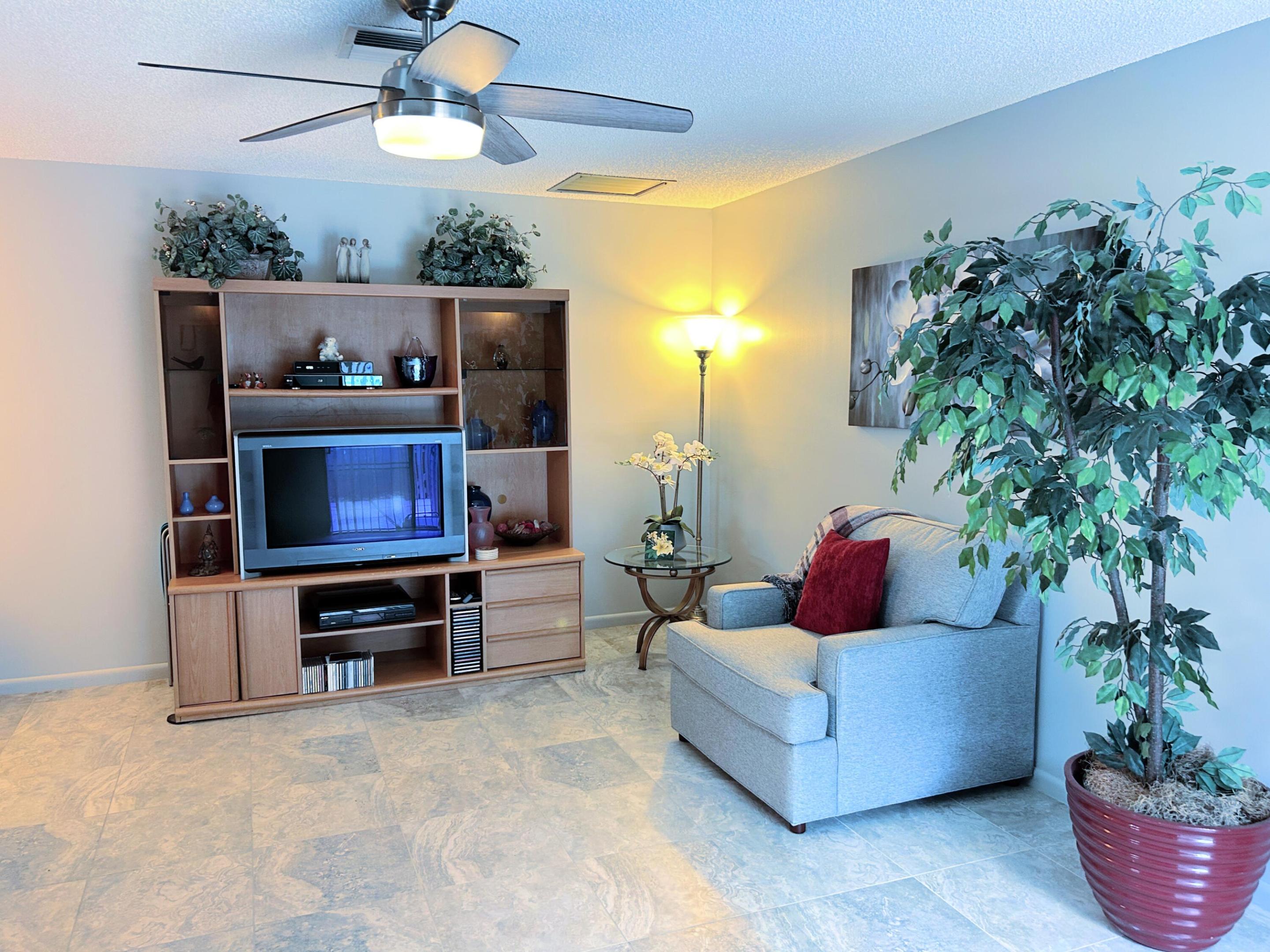 9 CROSSINGS Circle D