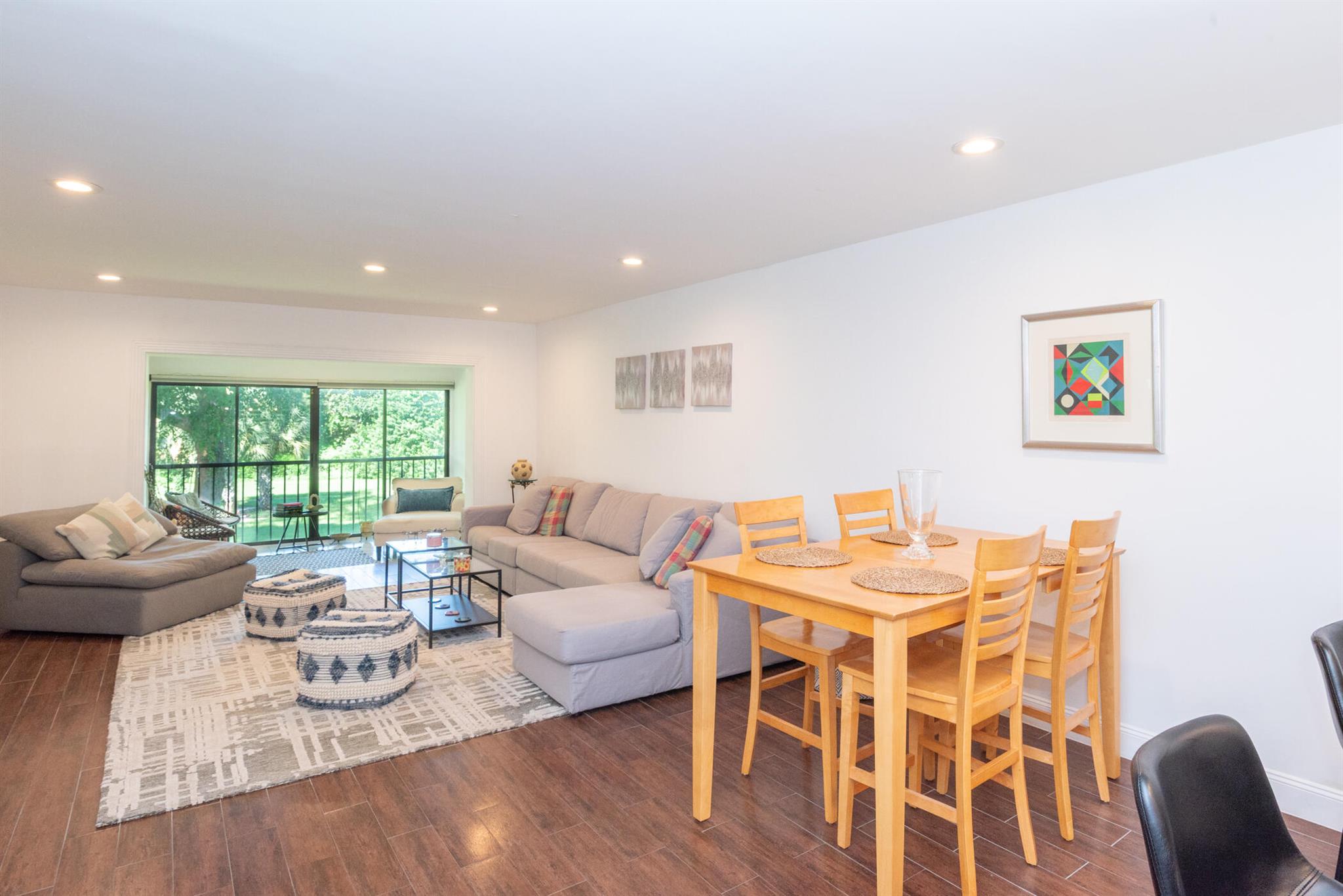 9282 Vista Del Lago D