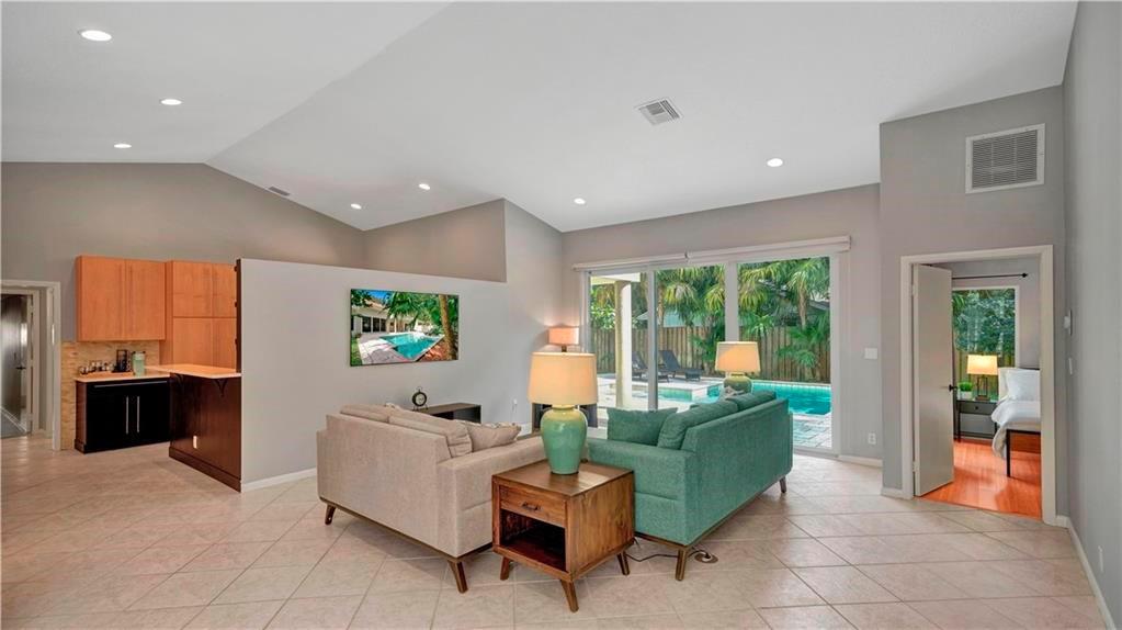 AMENDED SUB OF 17-50-42 1 - Residential Lease