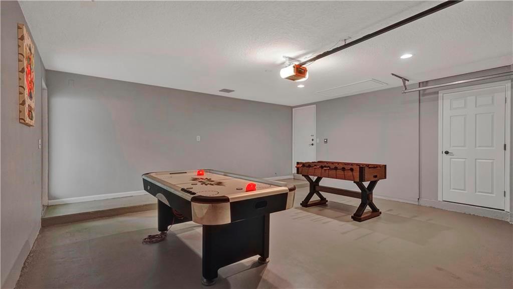 AMENDED SUB OF 17-50-42 1 - Residential Lease