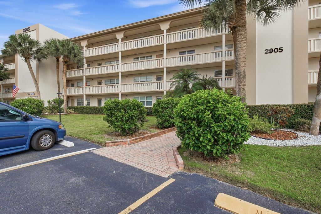 Photo of 2905 Victoria Place #J3, Coconut Creek, FL 33066 (MLS # B26083791)