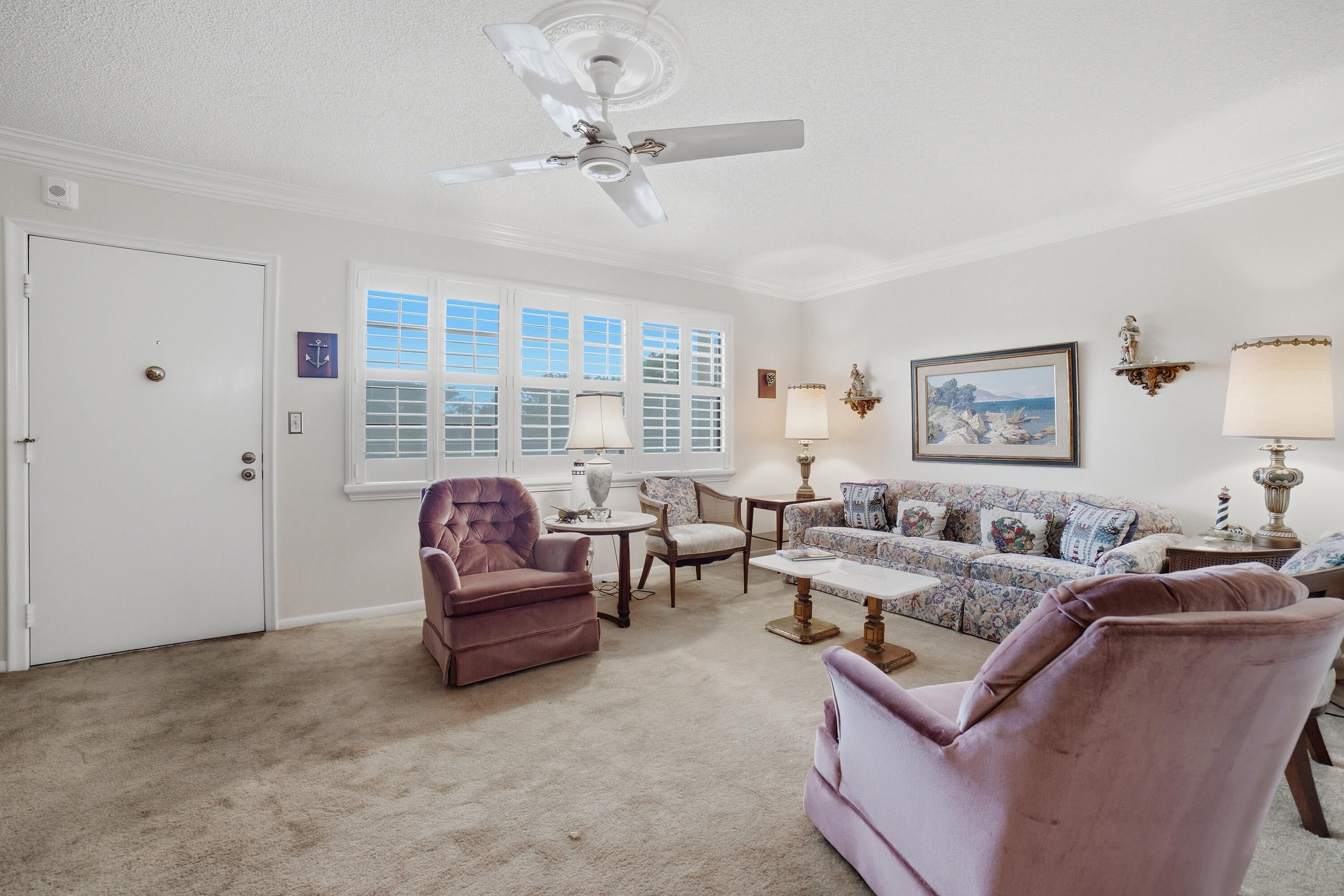 2905 Victoria Place J3