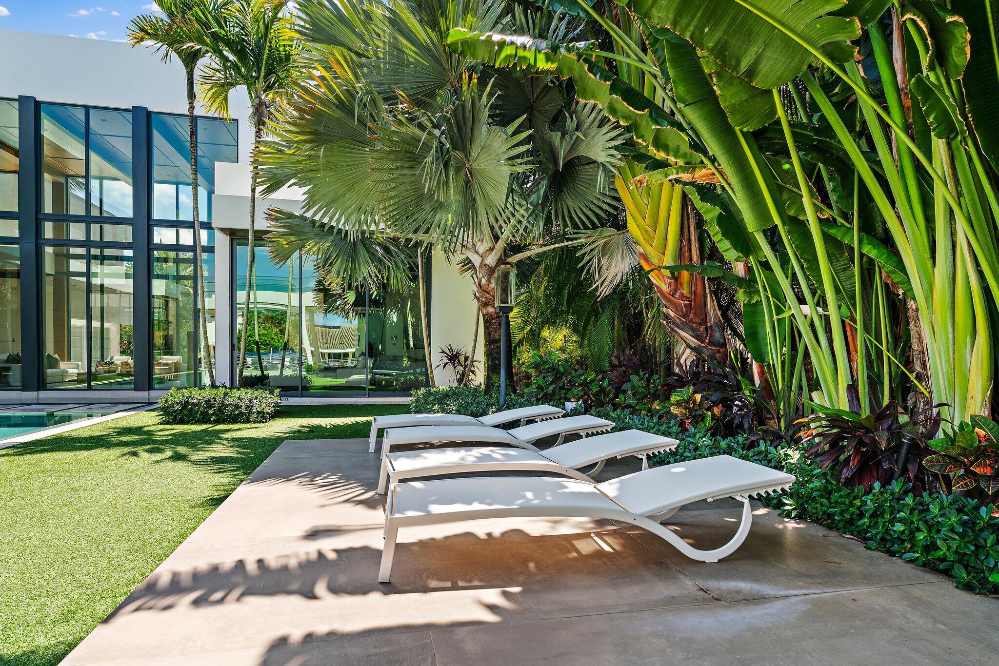 ADMIRALS COVE - Residential