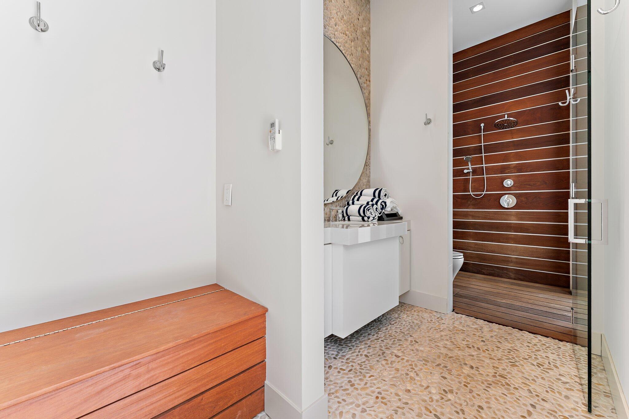 ADMIRALS COVE - Residential