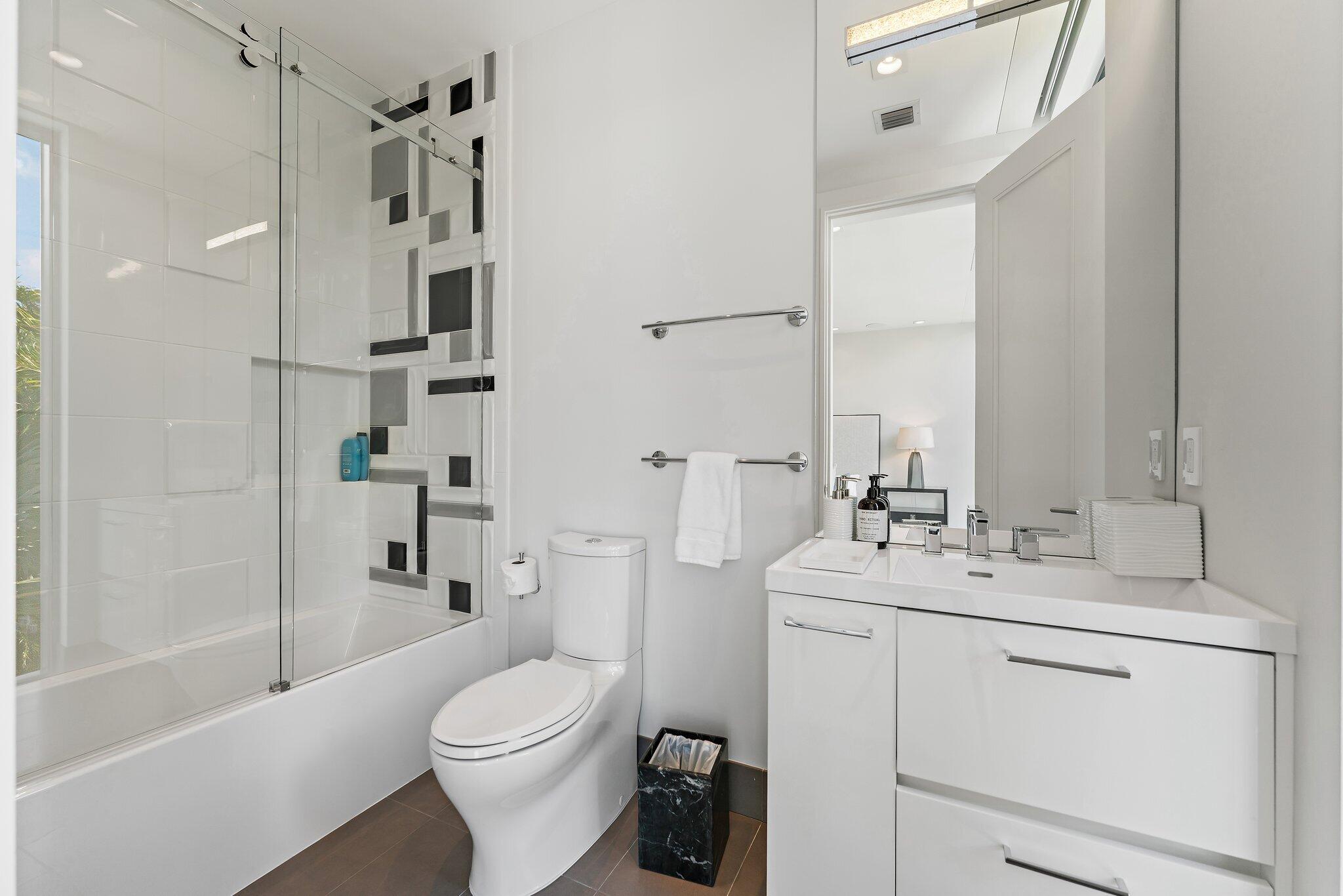 ADMIRALS COVE - Residential